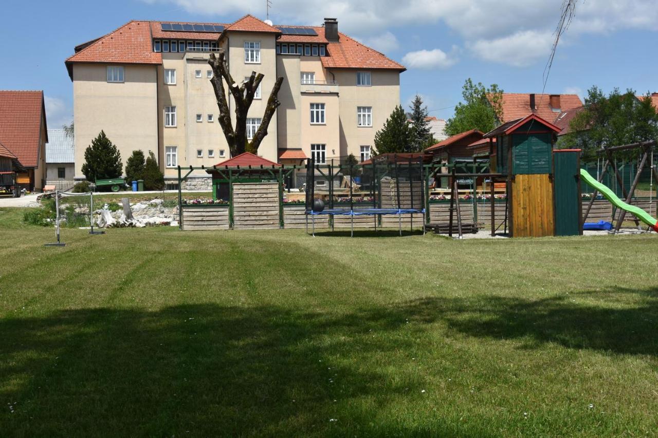 Apartments And Rooms Kod Eli Ravna Gora Exteriér fotografie